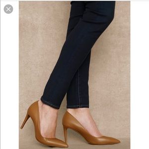 Ralph Lauren Pumps - brand new, size 6